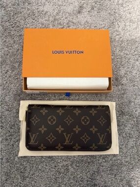 Louis Vuitton Zippy Wallet